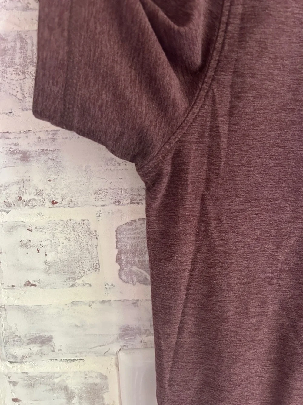 Vuori Men’s Size Medium Heathered Maroon Short Sleeve Tee Shirt Performance Gym - Picture 5 of 6